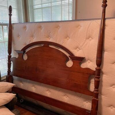 Traditional Full/Double 4 Poster Bed set 