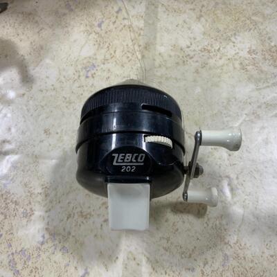 -274- VINTAGE | 8 Fishing Reels | Fishing Rod | Pflueger