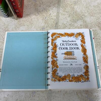 -281- VINTAGE | Fun Cook Books | Wood Trivet | Campbells | Jello