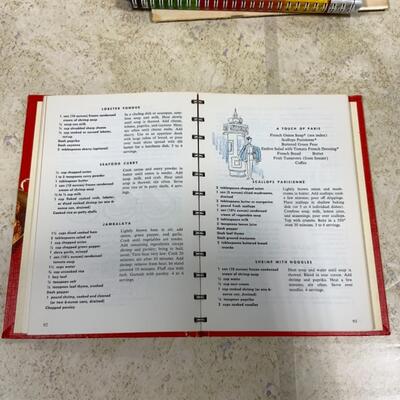 -281- VINTAGE | Fun Cook Books | Wood Trivet | Campbells | Jello