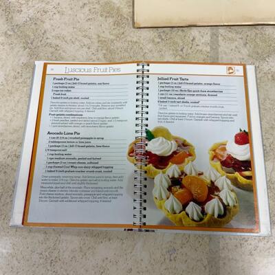 -281- VINTAGE | Fun Cook Books | Wood Trivet | Campbells | Jello