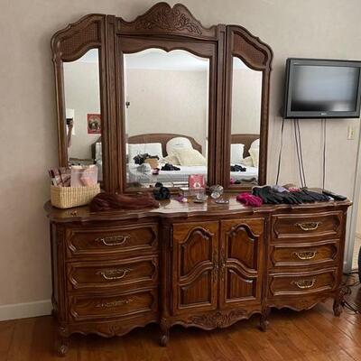 9 Drawer Unique Furniture Makers dresser w/tri-fold mirror