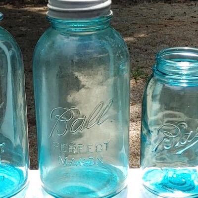 #94 (13) Vintage Mason Jars Blue & Clear