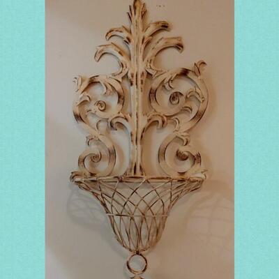 #104 Fleur De Lis Wrought Iron Wall Planter