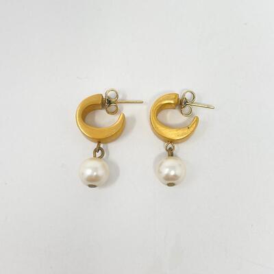 VINTAGE CAROLEE GOLD-TONED AND FAUX PEARL EARRINGS