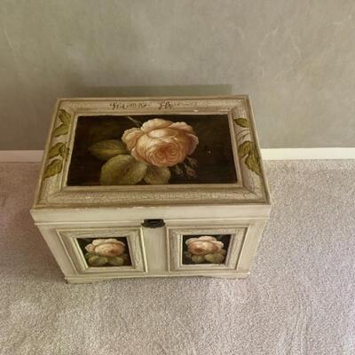 ANTIQUE FRENCH CHIC FLORAL MOTIF SMALL CHEST TRUNK