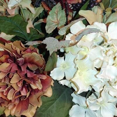 #123 Beautiful Floral Arrangement & Wreath