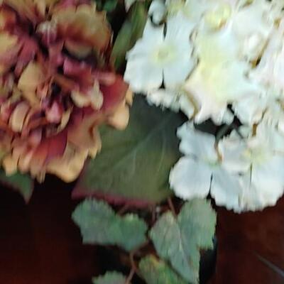#123 Beautiful Floral Arrangement & Wreath