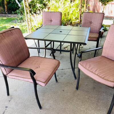 Lot 198  Contemporary Patio Table w/4 Armchairs