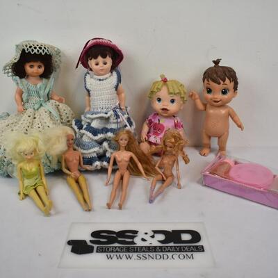 Lot of Dolls: Barbies, Handmade Dresses, etc