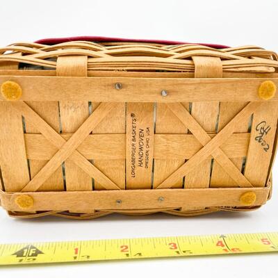 LONGABERGER 2002 TREE TRIMMING â€œTREATSâ€ BASKET W/ LID
