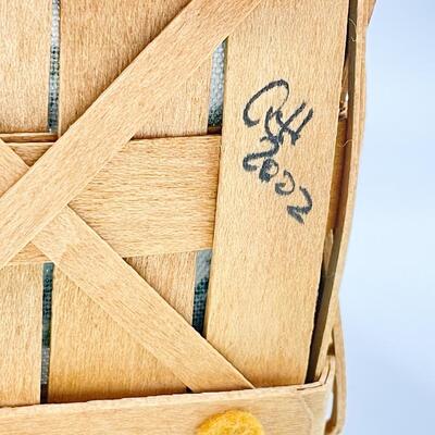 LONGABERGER 2002 TREE TRIMMING â€œTREATSâ€ BASKET W/ LID