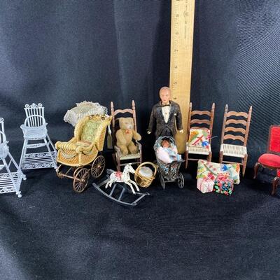 Mixed Lot of Dollhouse Miniatures