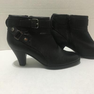 ANA ankle boots  size 6M