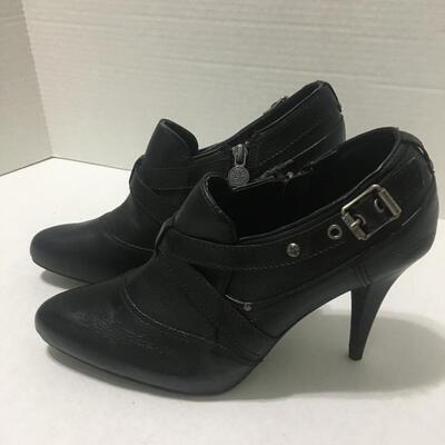Size 8 Vera Wang Boots (Black)