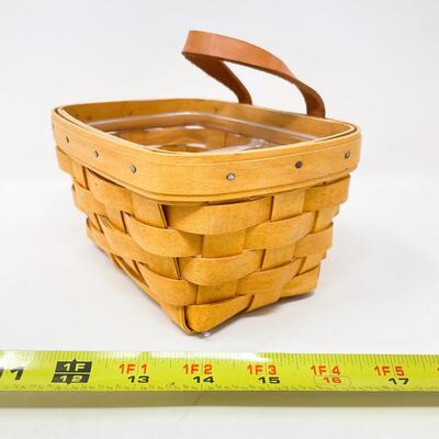 LONGABERGER 2001 SMALL KEY BASKET