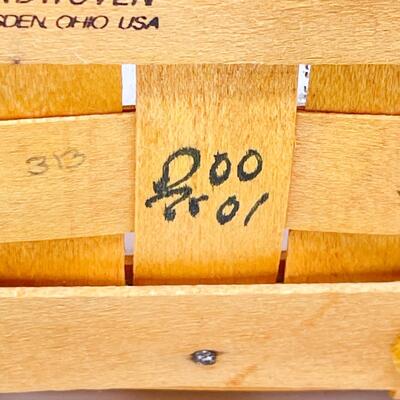 LONGABERGER 2001 SMALL KEY BASKET