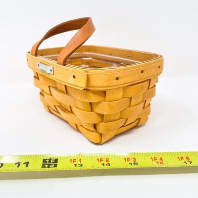 LONGABERGER 2001 SMALL KEY BASKET
