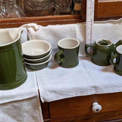 Vintage Hall Pottery in excellent condition