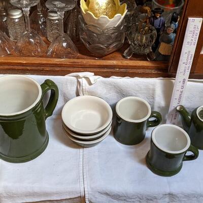 Vintage Hall Pottery in excellent condition