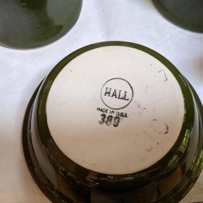 Vintage Hall Pottery in excellent condition