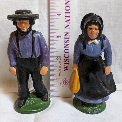 Vintage iron prairie figures. Perfect for the kitchen windowsill
