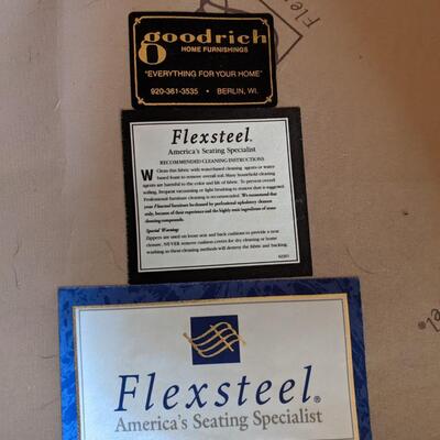 Nice Flex Steel couch
