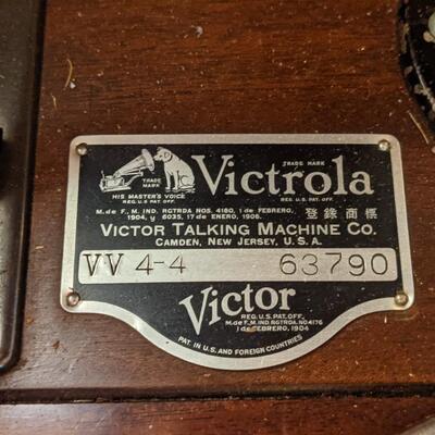 Victrola, excellent shape for its age, awesome cabinet