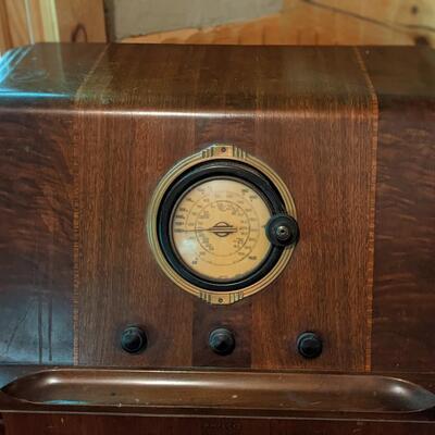 Antique Radio cabinet, you can still hear President Roosevelt!