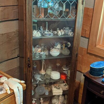 Very nice antique cabinet, does not include contents