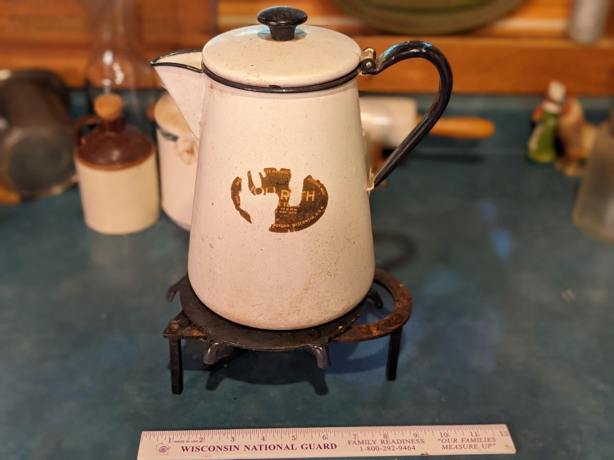 Enamel Percolator Coffee Pot & 4 Mug Set - White