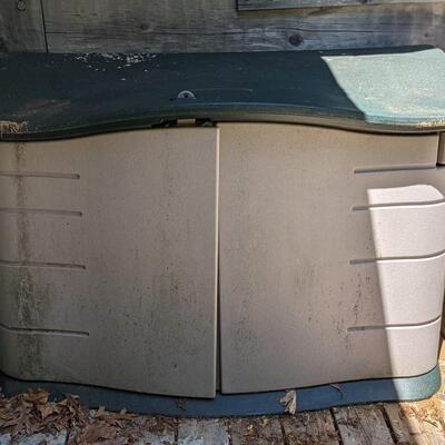 Rubbermaid storage container