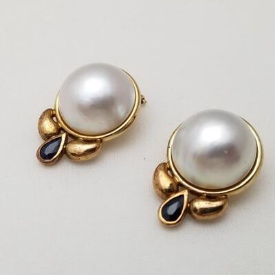 Lot #171  Lovely pair of 14kt Gold and Pearl Clip earrings