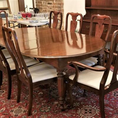 Lot #179  Dining Room Table w/8 Chairs - classic design