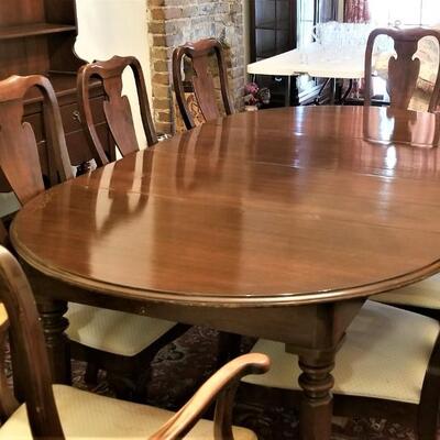 Lot #179  Dining Room Table w/8 Chairs - classic design