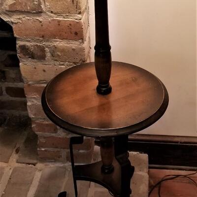 Lot #191  Vintage Colonial Style Floor lamp in working condition.