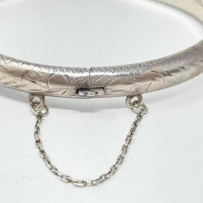 VINTAGE STERLING SILVER HINGED BANGLE