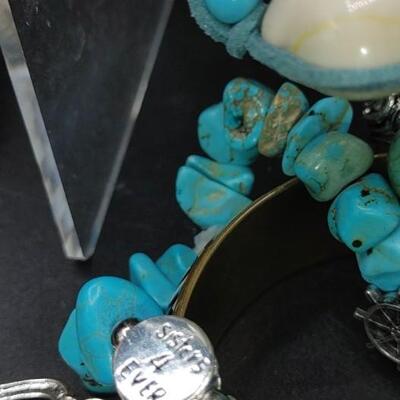 #162 Beautiful Large Lot of Costume Jewelry