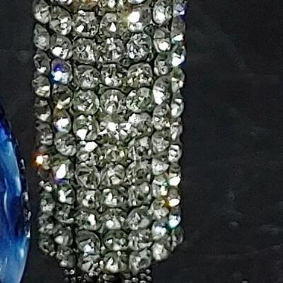 #162 Beautiful Large Lot of Costume Jewelry