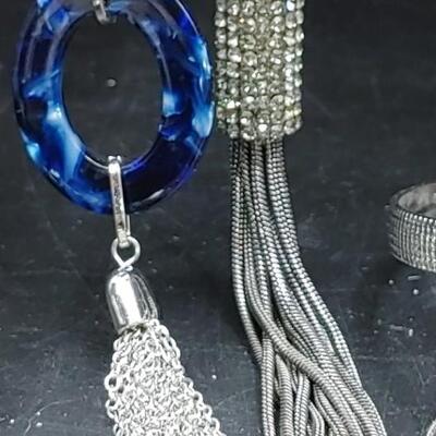 #162 Beautiful Large Lot of Costume Jewelry