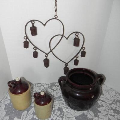 USA COLLECTIBLE POTTERY AND RUSTIC METAL CHIME