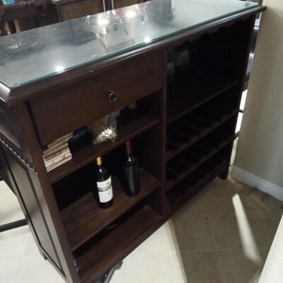 Bar with 3 Barstools