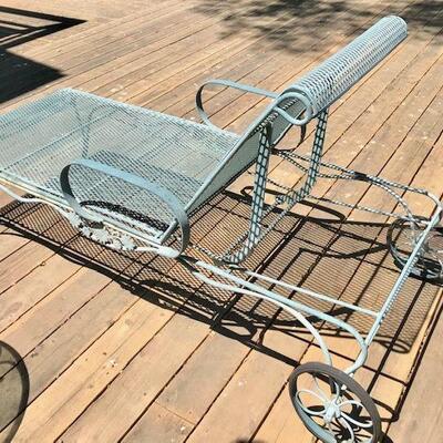 Vintage Metal Chaise Lounge. Local pick up only in Auburn, CA.