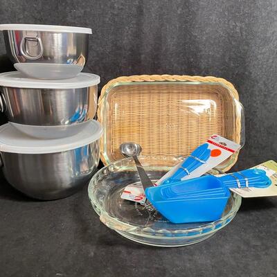 Farberware Bowl set and Baking Gear