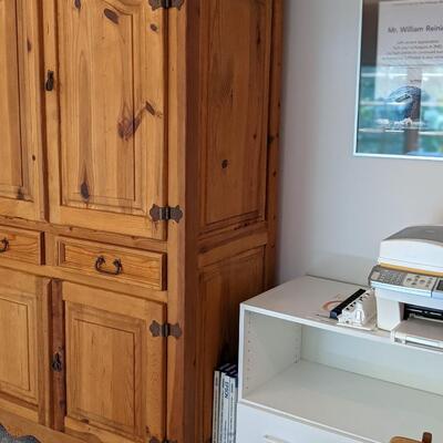 Nice Pine Entertainment Hutch