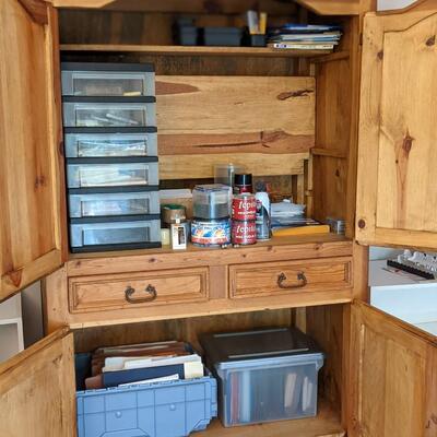 Nice Pine Entertainment Hutch