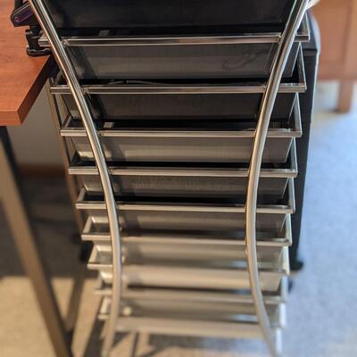 Sturdy rack of drawers