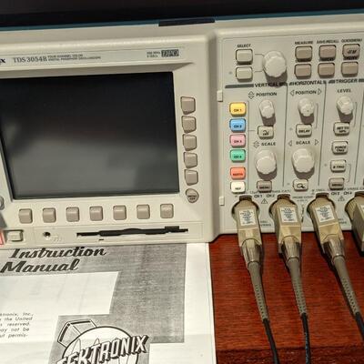 Tektronix Digital Phosphor Oscillosope