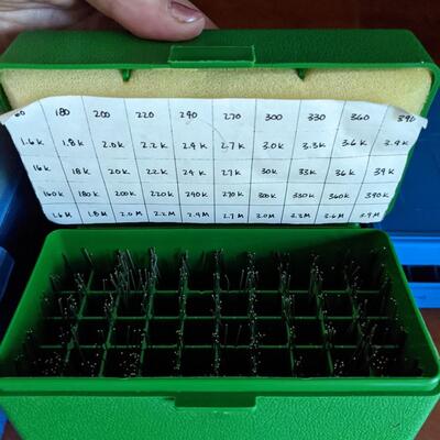 Case of resistors green