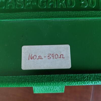 Case of resistors green
